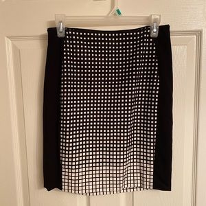 White House Black Market Black & White Skirt Size 2